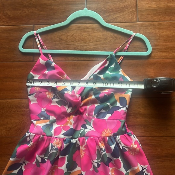 Entro Size Small Floral Maxi Dress Keyhole opening inthe front - Picture 8 of 11